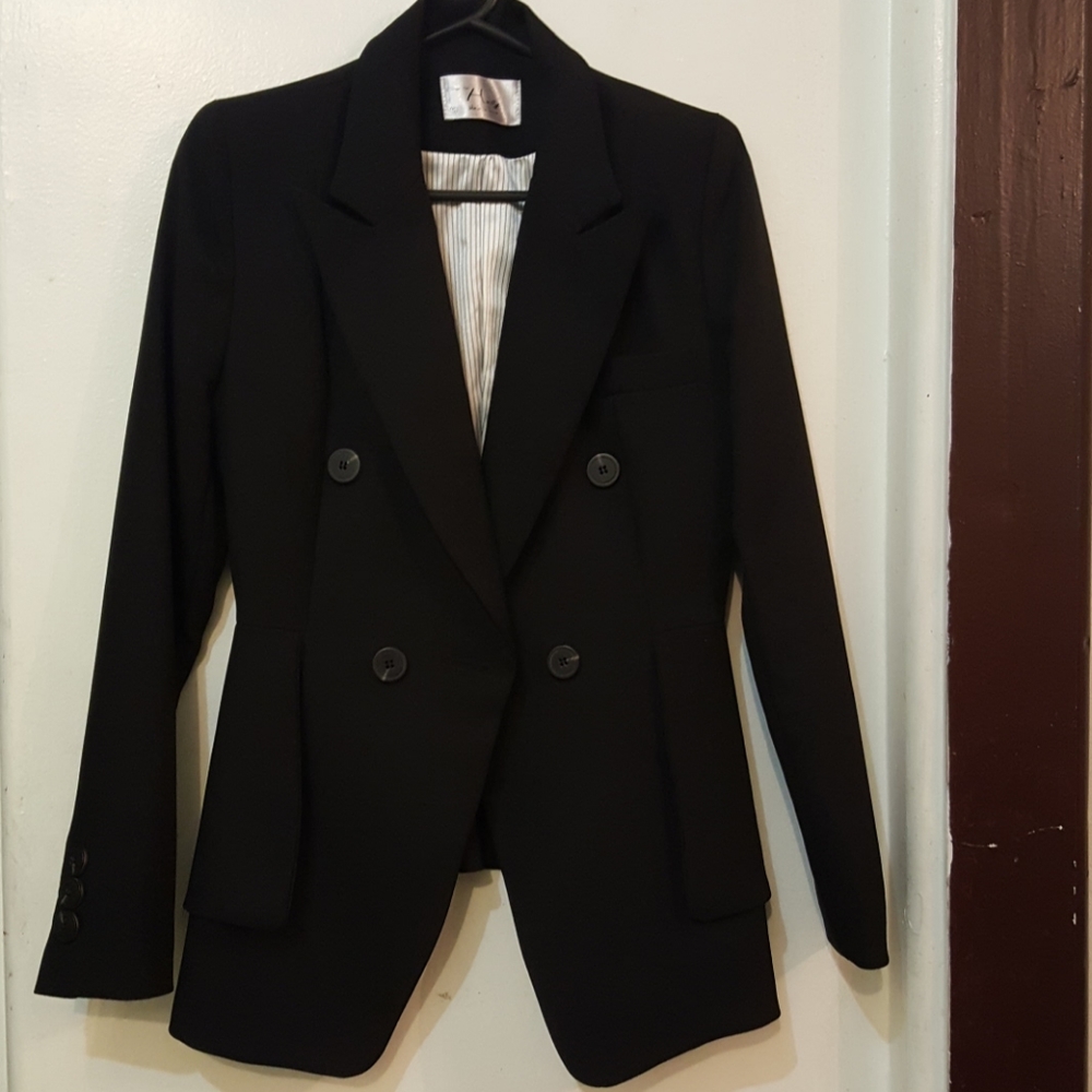 A black blazer made in Korea. - Picture 1 of 7